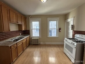 66 Louis St in New Brunswick, NJ - Building Photo - Building Photo