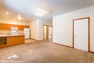 901 Moro St in Manhattan, KS - Building Photo - Building Photo