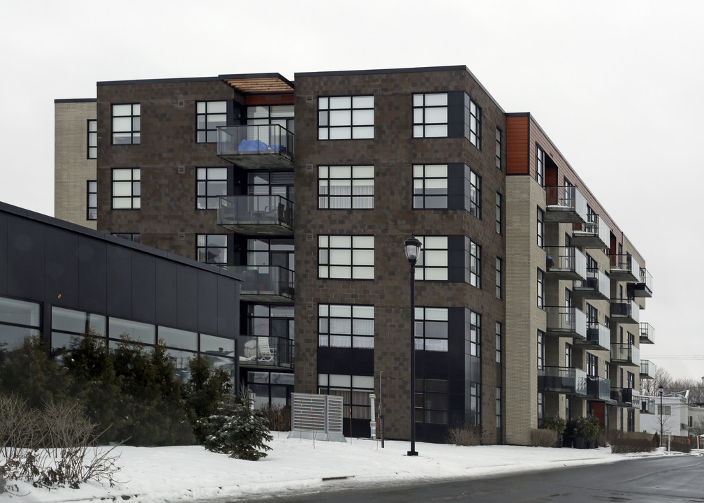 Onze de la Gare in Les Coteaux, QC - Building Photo