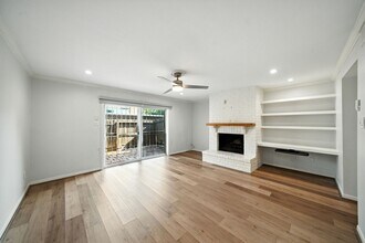 10333 Longmont Dr in Houston, TX - Building Photo - Building Photo