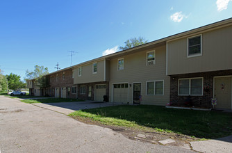 Bainbrooke Townhomes in Leavenworth, KS - Building Photo - Building Photo