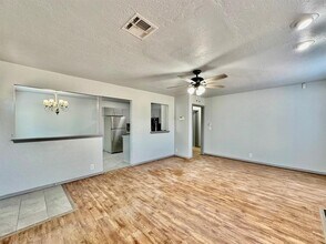 925 Swan Lake Ct in Edmond, OK - Foto de edificio - Building Photo