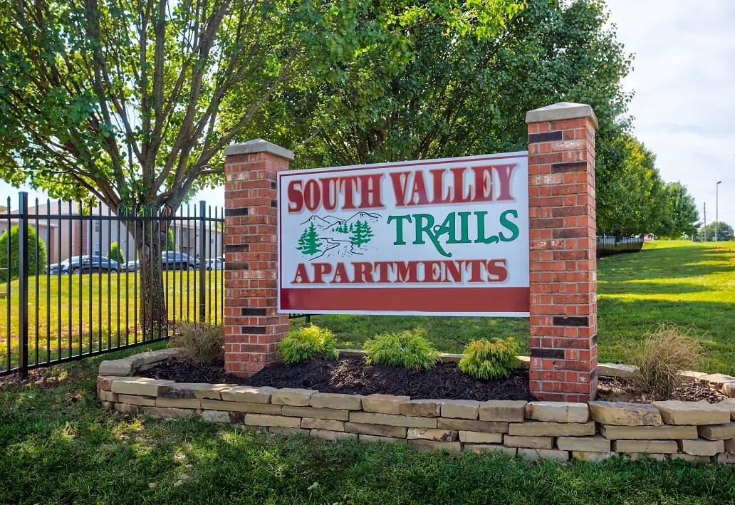 South Valley Apartments in Springfield, MO - Building Photo