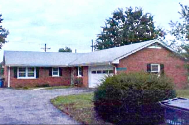 property at 425 Bryanwood Pkwy