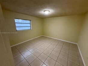 1225 W 30th St in Hialeah, FL - Building Photo - Building Photo