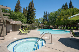 Zinfandel Village Apartments in Rancho Cordova, CA - Foto de edificio - Building Photo