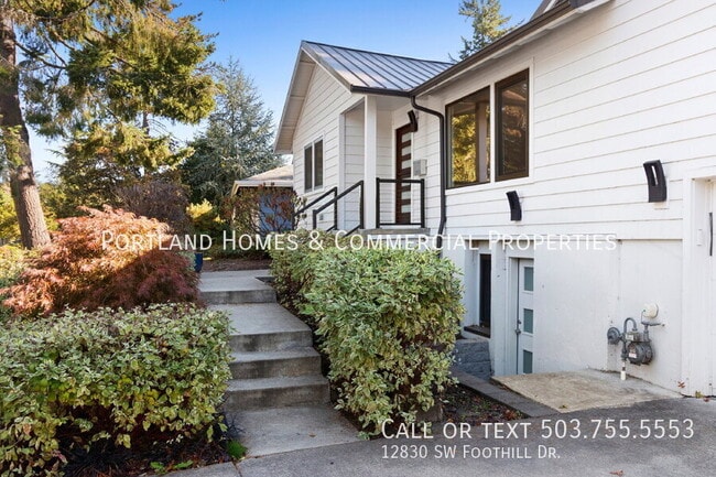 12830 SW Foothill Dr in Portland, OR - Foto de edificio - Building Photo