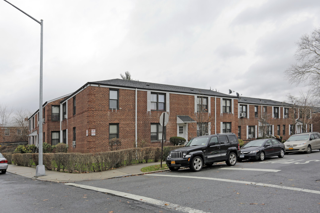 3603 191st St in Flushing, NY - Building Photo