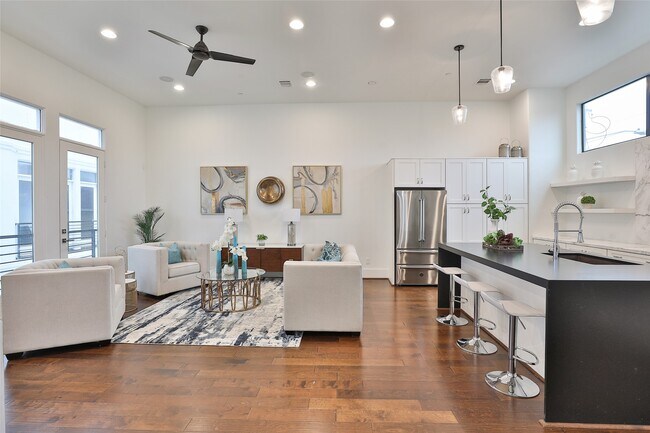 4527 Graustark St in Houston, TX - Building Photo - Building Photo