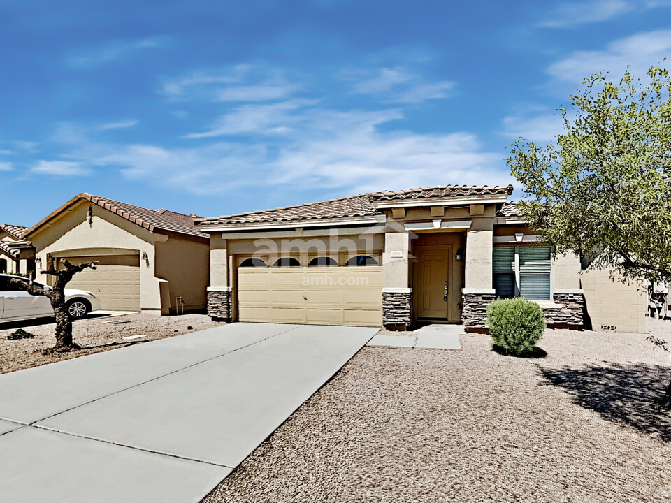 11625 N 153rd Dr in Surprise, AZ - Building Photo