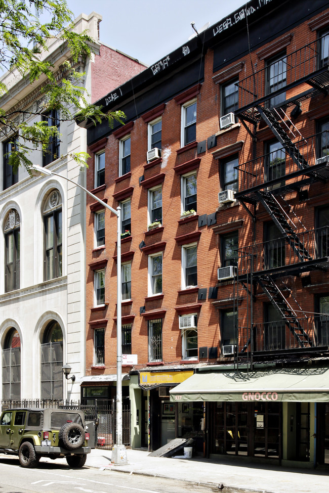 335 E Tenth St in New York, NY - Foto de edificio - Building Photo