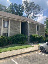 1502 Benjamin Pkwy in Greensboro, NC - Foto de edificio - Building Photo