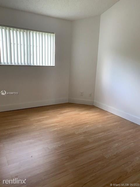 3449 NW 44th St in Lauderdale Lakes, FL - Foto de edificio