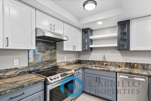 4024 Crystal Dawn in San Diego, CA - Building Photo