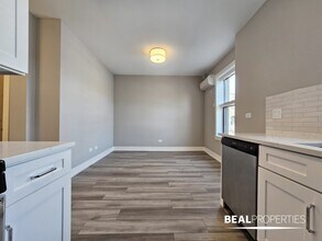 3943 N Janssen Ave in Chicago, IL - Building Photo - Building Photo