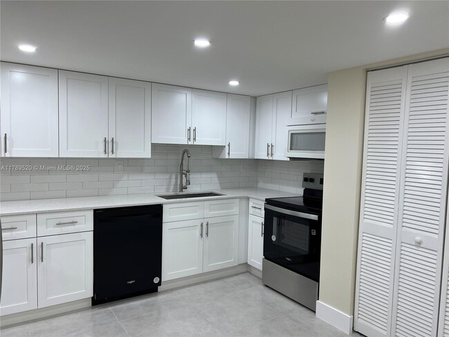 14326 SW 97th Terrace in Miami, FL - Building Photo - Building Photo