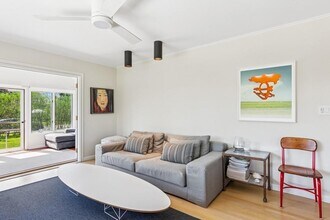 5 Bay Ave in Shelter Island, NY - Building Photo - Building Photo