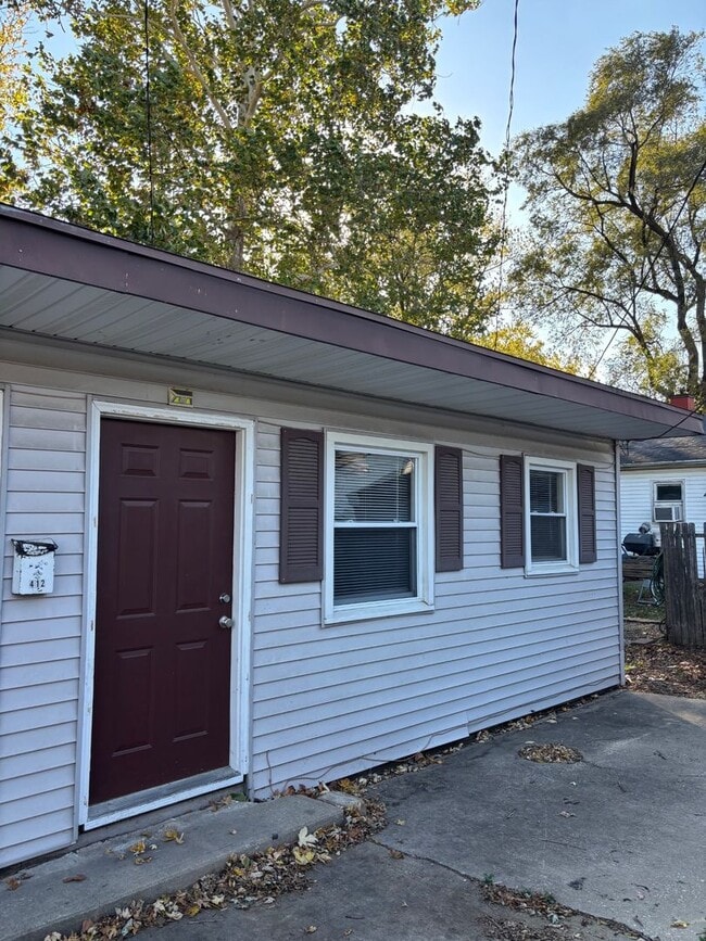 property at 412 E Letchworth Ave