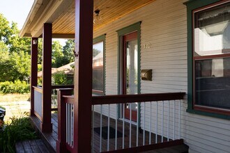510 Glenwood Ave SE, Unit Cozy Furnished Carriage H in Grand Rapids, MI - Foto de edificio - Building Photo