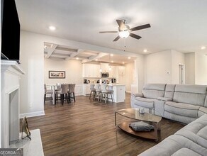 394 Greenleaf Ct NW in Lilburn, GA - Building Photo - Building Photo