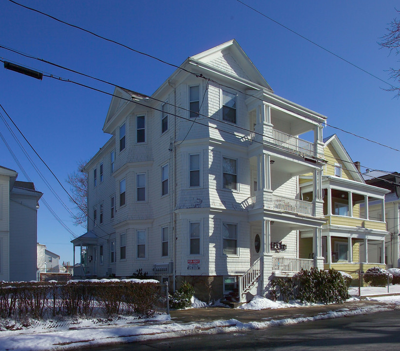 756 2nd St in Fall River, MA - Building Photo