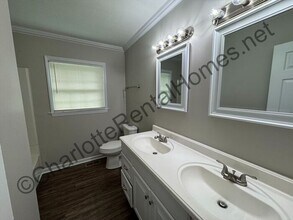 105 Clegg St in Mount Holly, NC - Building Photo - Building Photo