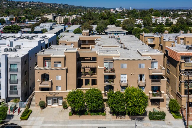 Mark Twain in Sherman Oaks, CA - Foto de edificio - Building Photo