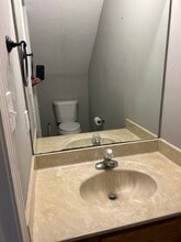 110 Creekwood Ave, Unit A in Bowling Green, KY - Foto de edificio - Building Photo