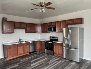 211 E Wallace Ave-Unit -1 in New Castle, PA - Building Photo - Building Photo
