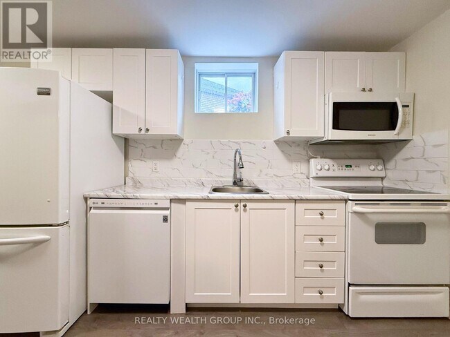 61 Stollar Blvd in Barrie, ON - Building Photo - Building Photo