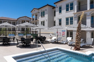 Las Mansiones at Eastlake in El Paso, TX - Foto de edificio - Building Photo