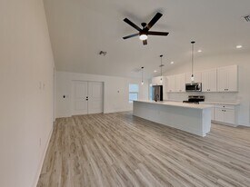 1510 NE 13th Pl in Cape Coral, FL - Building Photo