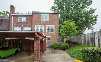 3898 University Dr in Fairfax, VA - Building Photo
