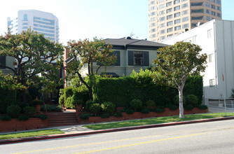 1235-1241 S Beverly Glen Blvd in Los Angeles, CA - Building Photo - Building Photo