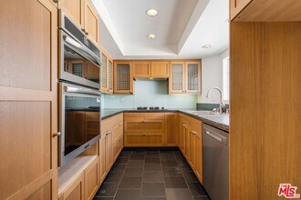 225 S Lucia Ave in Redondo Beach, CA - Building Photo - Building Photo