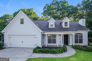525 Flintlock Dr in Dacula, GA - Building Photo