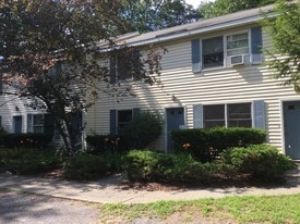 10 Farr Lane, Unit apt 3 in Queensbury, NY - Building Photo