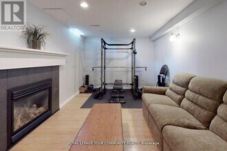 520 Stone Rd in Aurora, ON - Building Photo - Building Photo