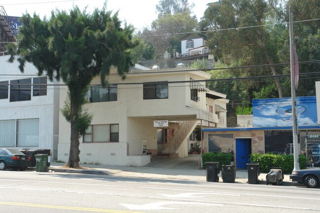 3443 Cahuenga Blvd W in Los Angeles, CA - Building Photo - Building Photo