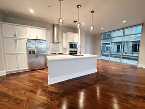 8066 Park Ln in Dallas, TX - Building Photo - Building Photo