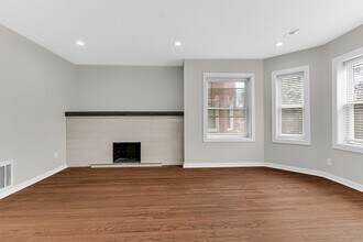 8042 S Champlain Ave in Chicago, IL - Building Photo - Building Photo