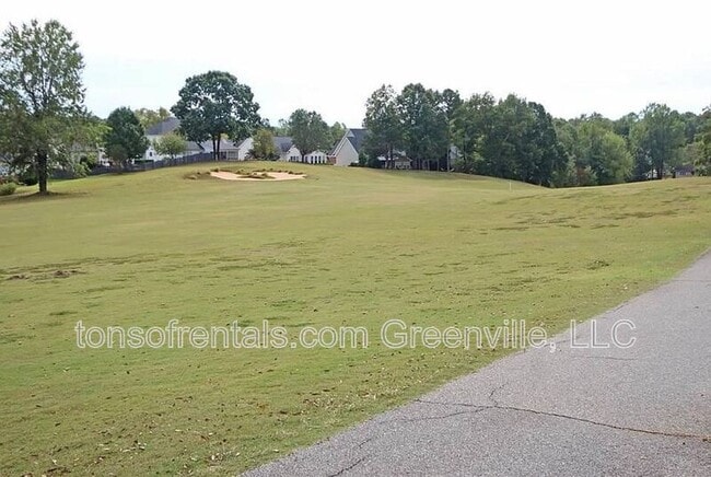 805 Stallings Rd in Taylors, SC - Foto de edificio - Building Photo