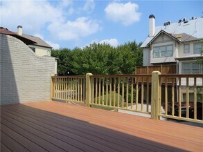 131 W Ridge Way in Roswell, GA - Building Photo - Building Photo