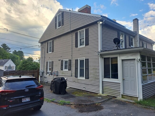 1602 Mammoth Rd in Dracut, MA - Building Photo - Building Photo
