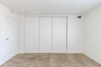 Parkview Tower Apartments in Warren, MI - Foto de edificio - Interior Photo