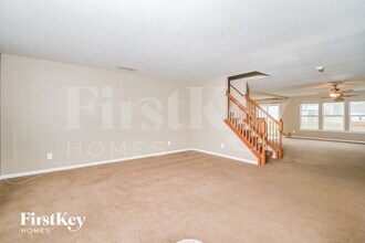 8018 Gathering Ln in Indianapolis, IN - Foto de edificio - Building Photo