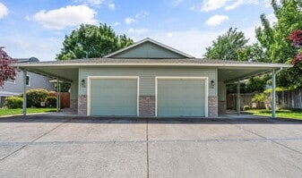 1546-1548 Skyhawk Ridge in Medford, OR - Building Photo