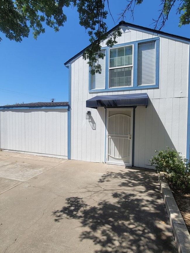 property at 2933 Panama Ave