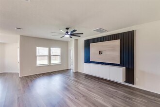 107 Reagor Dr in Taylor, TX - Building Photo - Building Photo