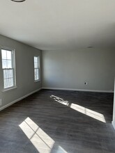 9 Farragut Sq in Freehold, NJ - Building Photo - Building Photo